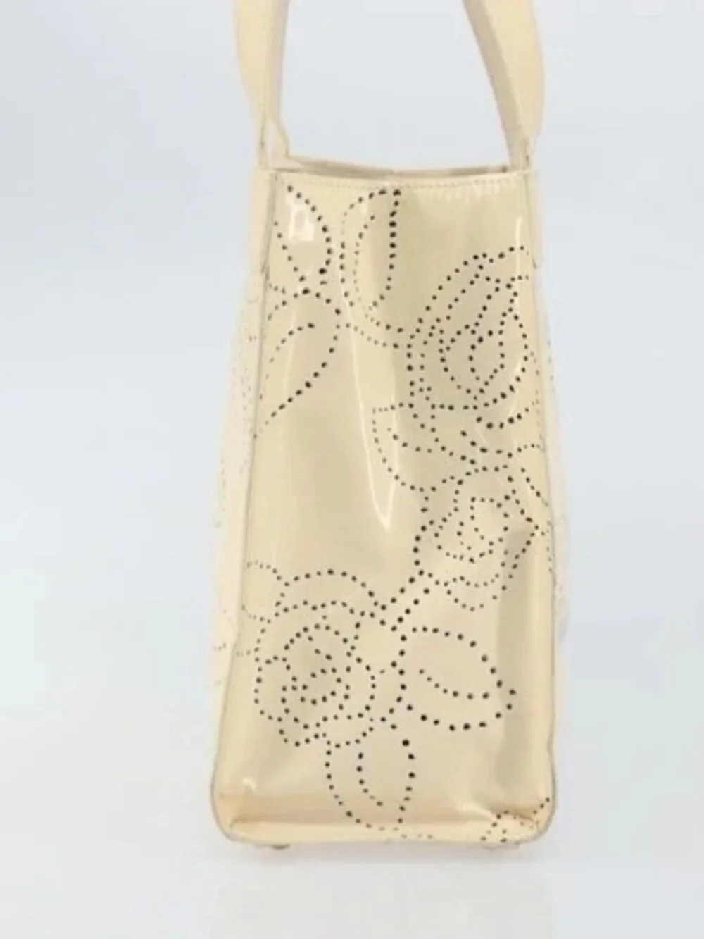 CHANEL Camelia Shoulder Bag Patent leather Ivory Gold CC Auth 161438